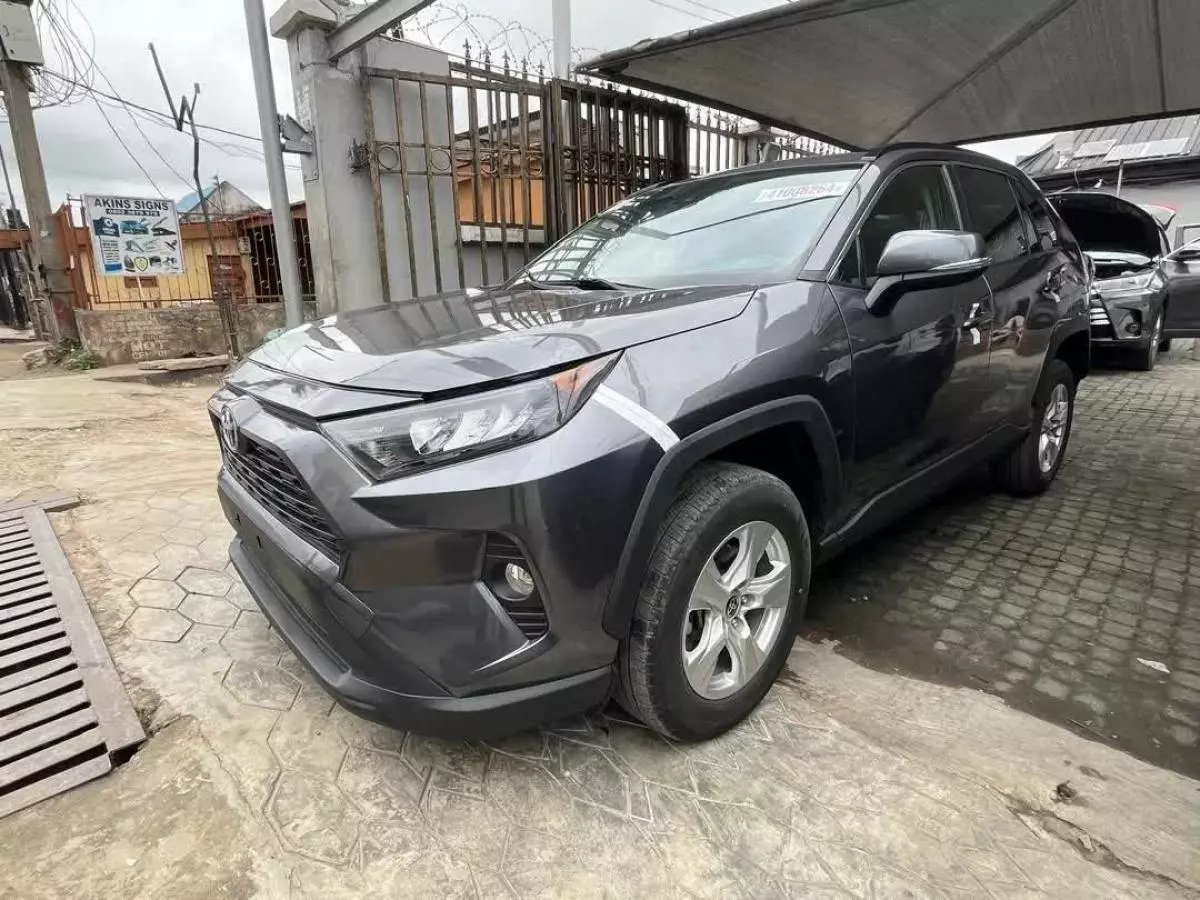 Toyota RAV 4   - 2021