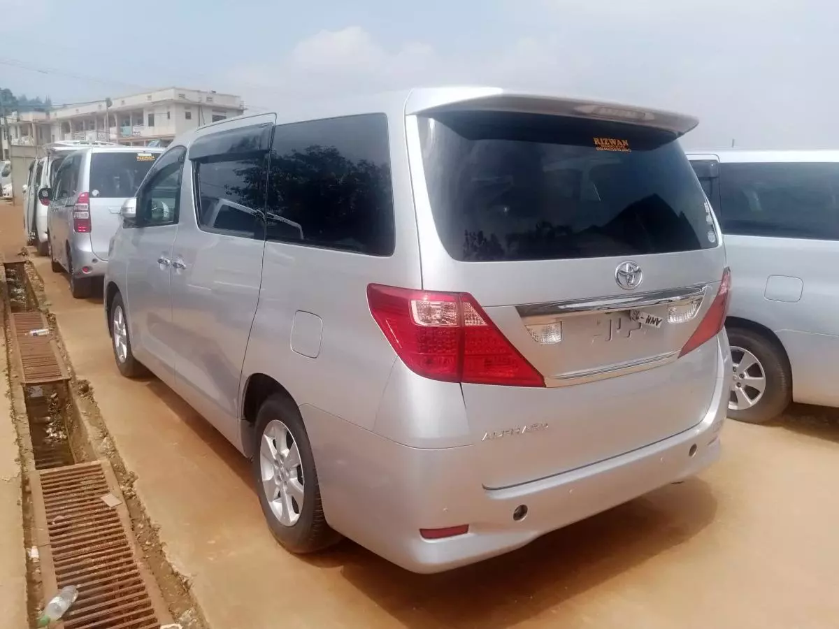 Toyota Alphard   - 2011