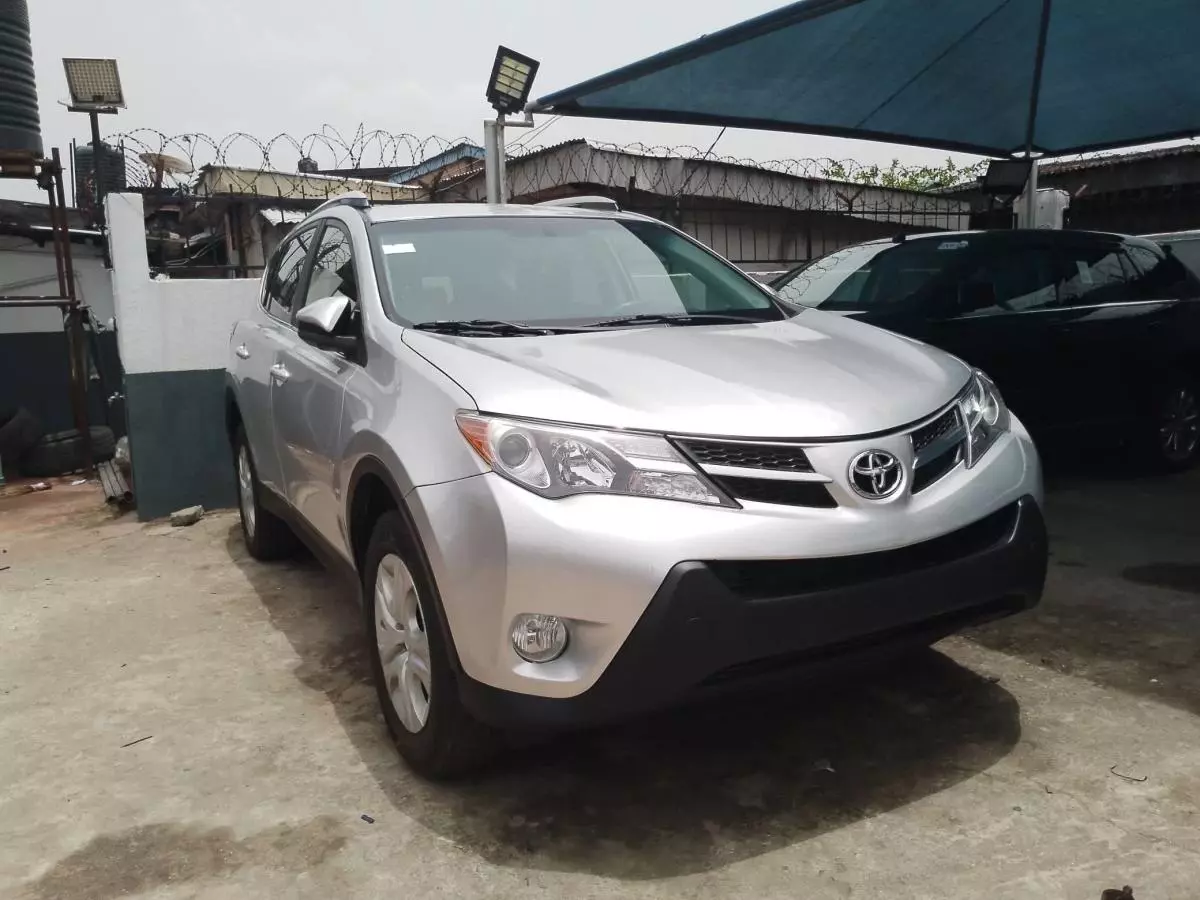 Toyota RAV 4   - 2015