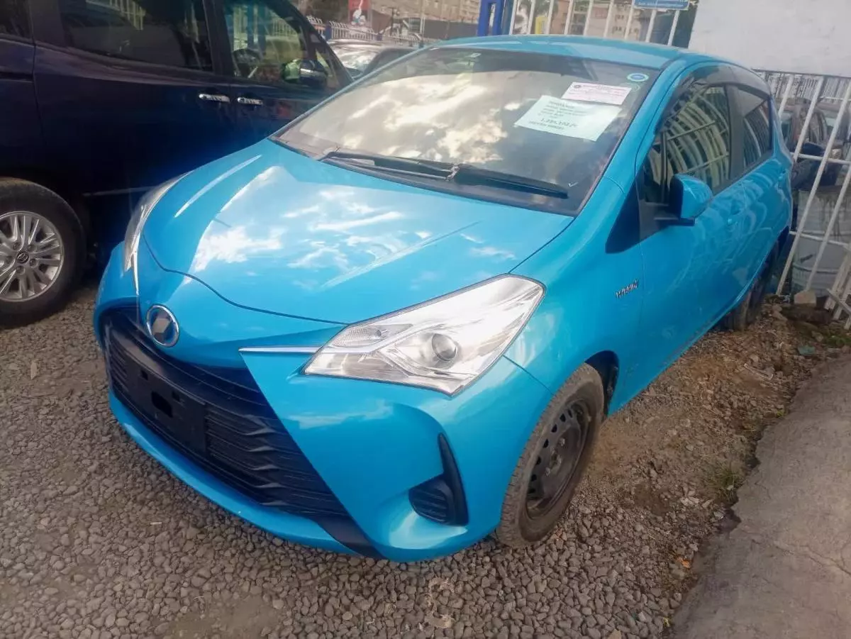 Toyota Vitz   - 2017