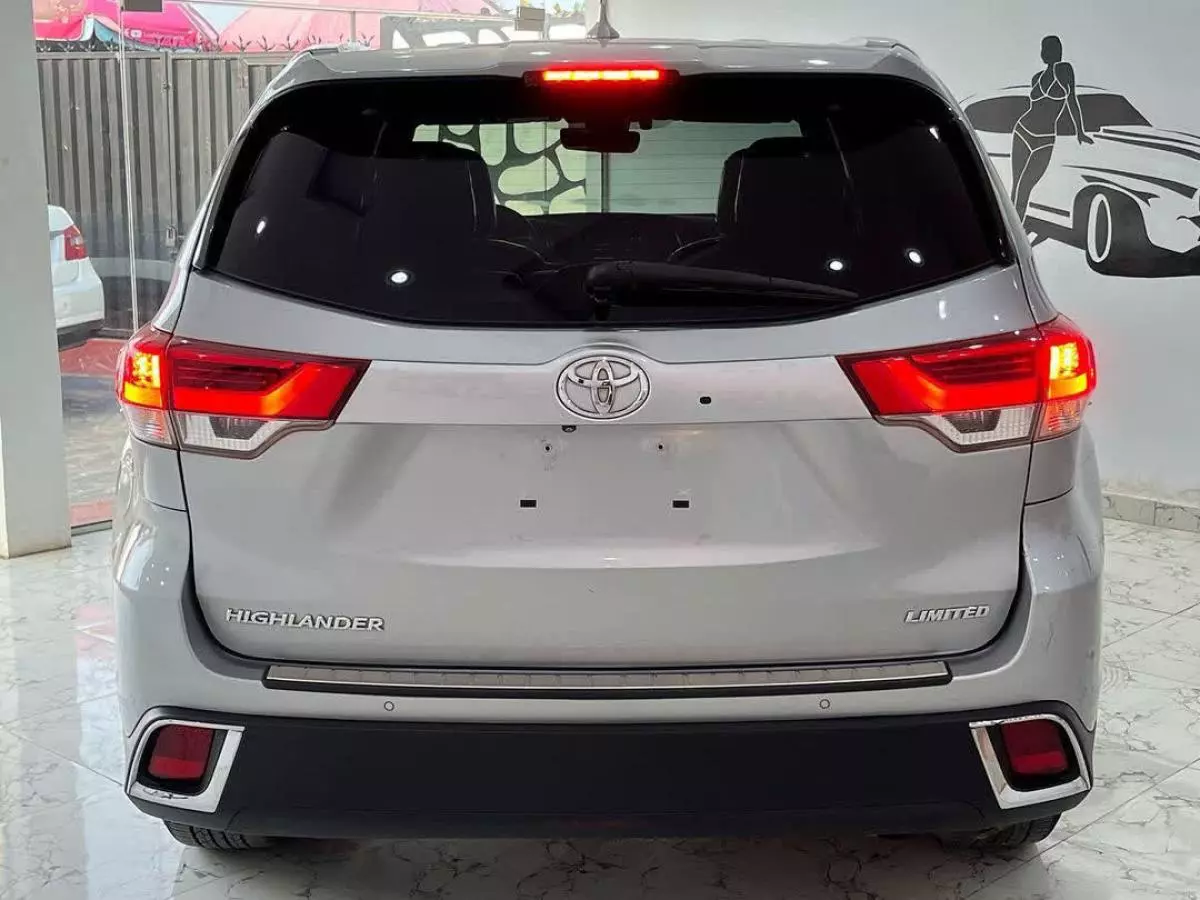 Toyota Highlander   - 2017