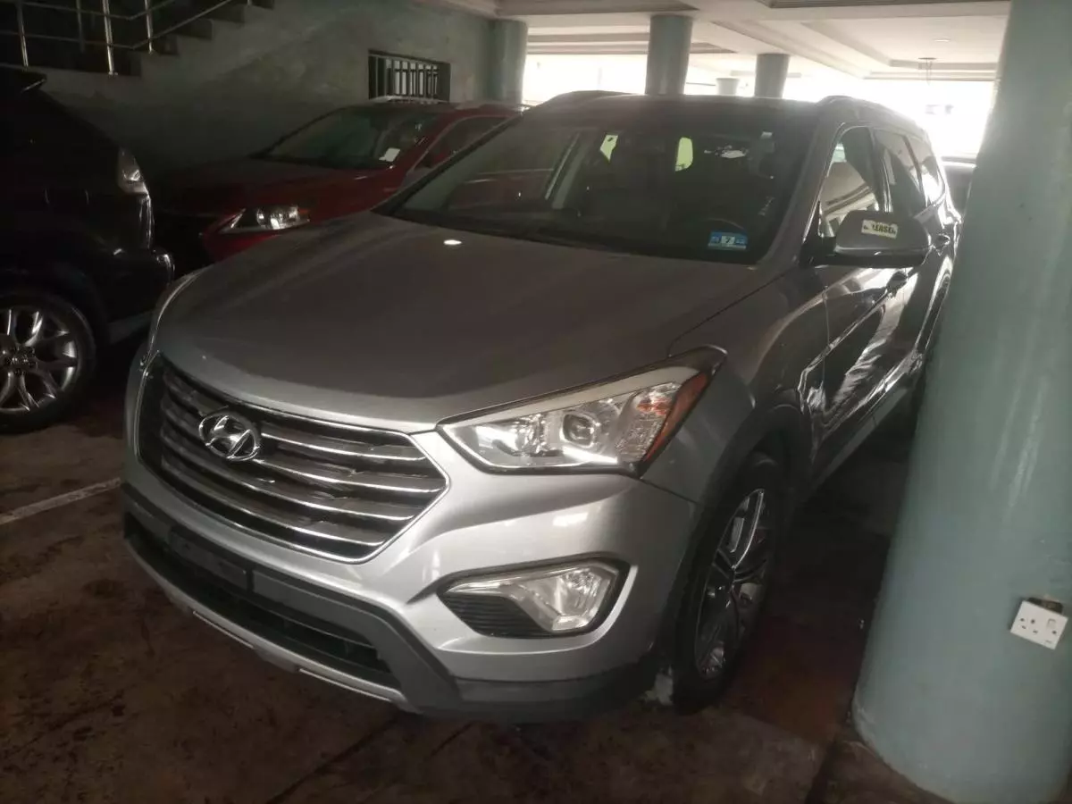 Hyundai Santa Fe   - 2013