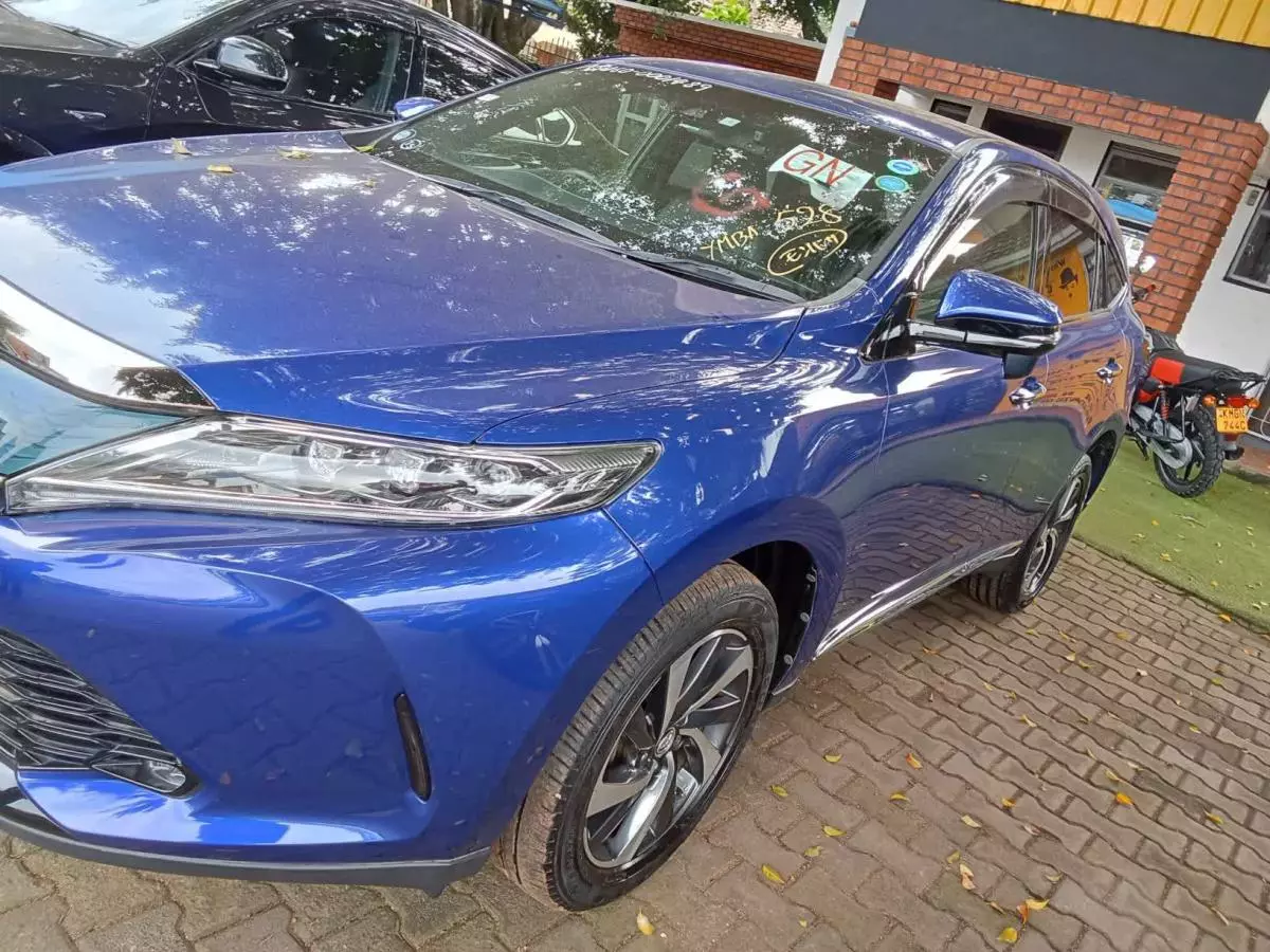 Toyota Harrier   - 2017