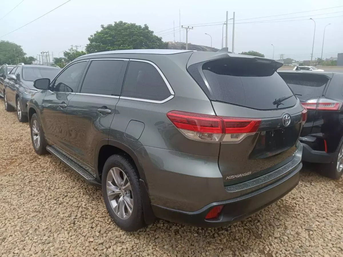 Toyota Highlander   - 2015