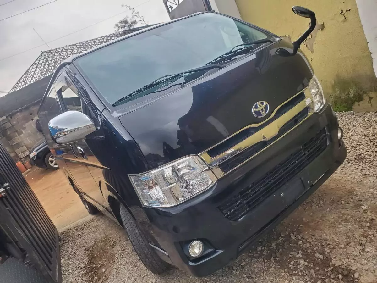 Toyota Hiace   - 2014