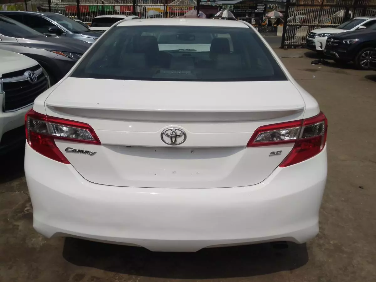 Toyota Camry   - 2013