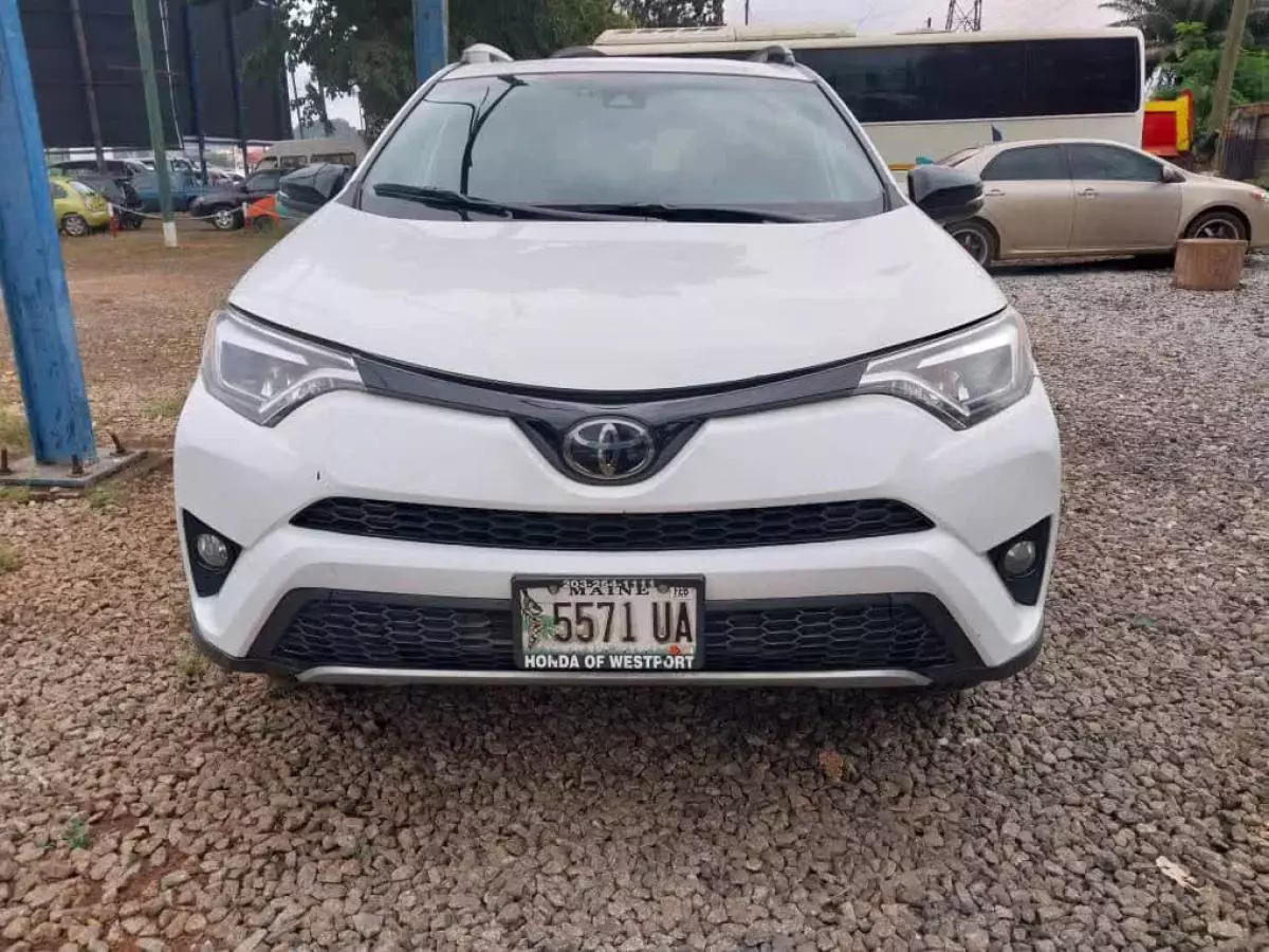 Toyota RAV 4   - 2018