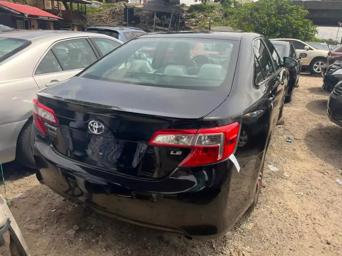 Toyota Camry   - 2014