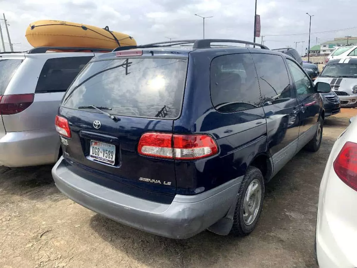 Toyota Sienna   - 2002