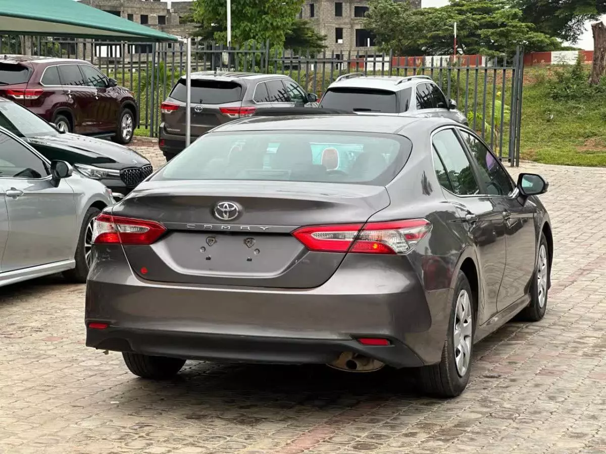 Toyota Camry   - 2018