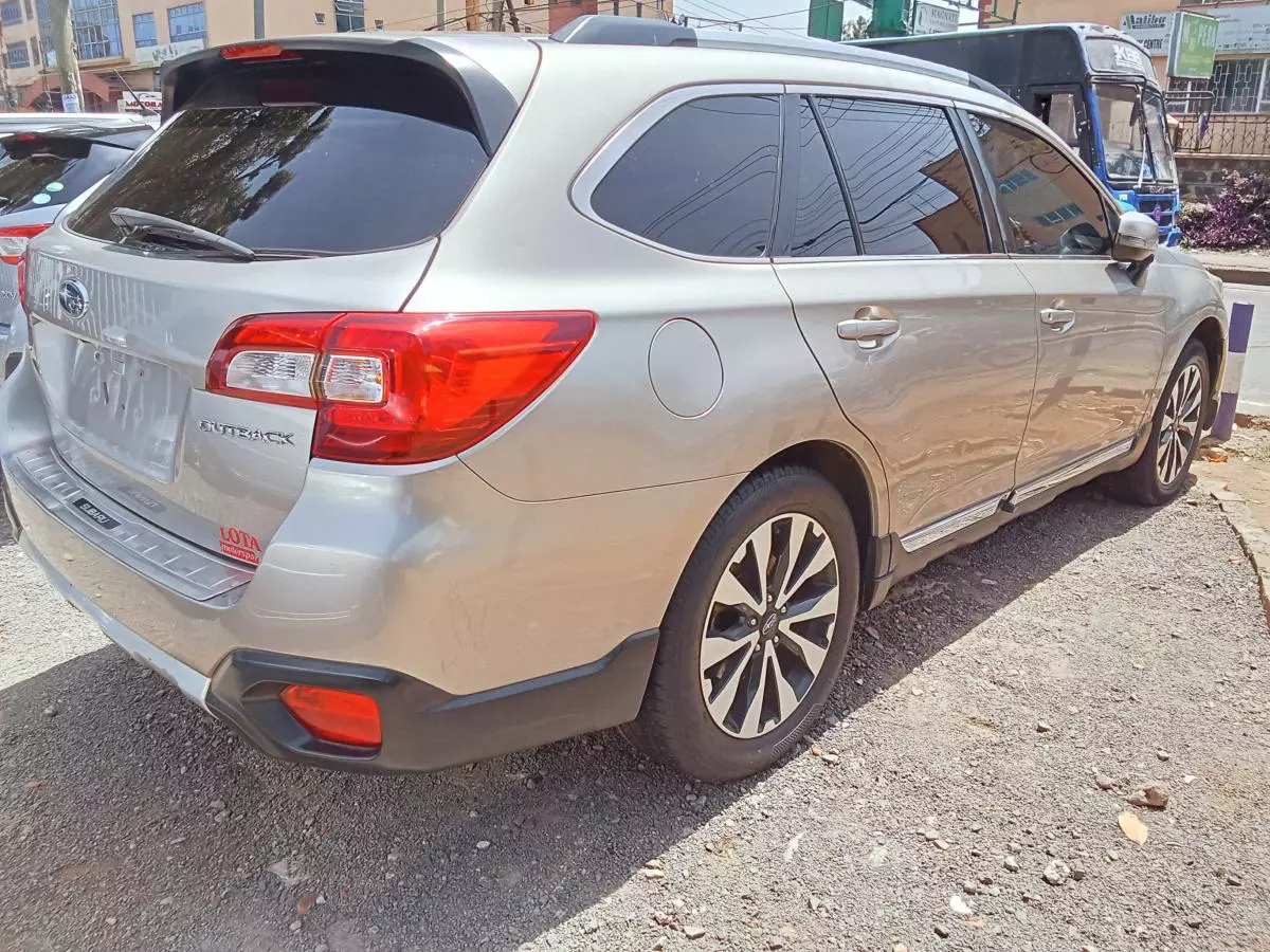 Subaru Outback   - 2015