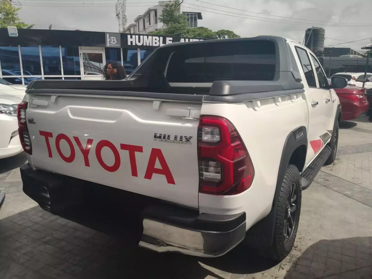 Toyota Hilux   - 2018