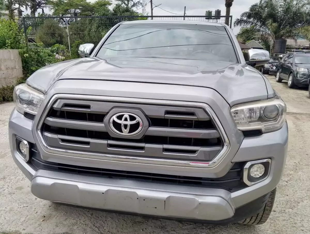 Toyota Tacoma   - 2016