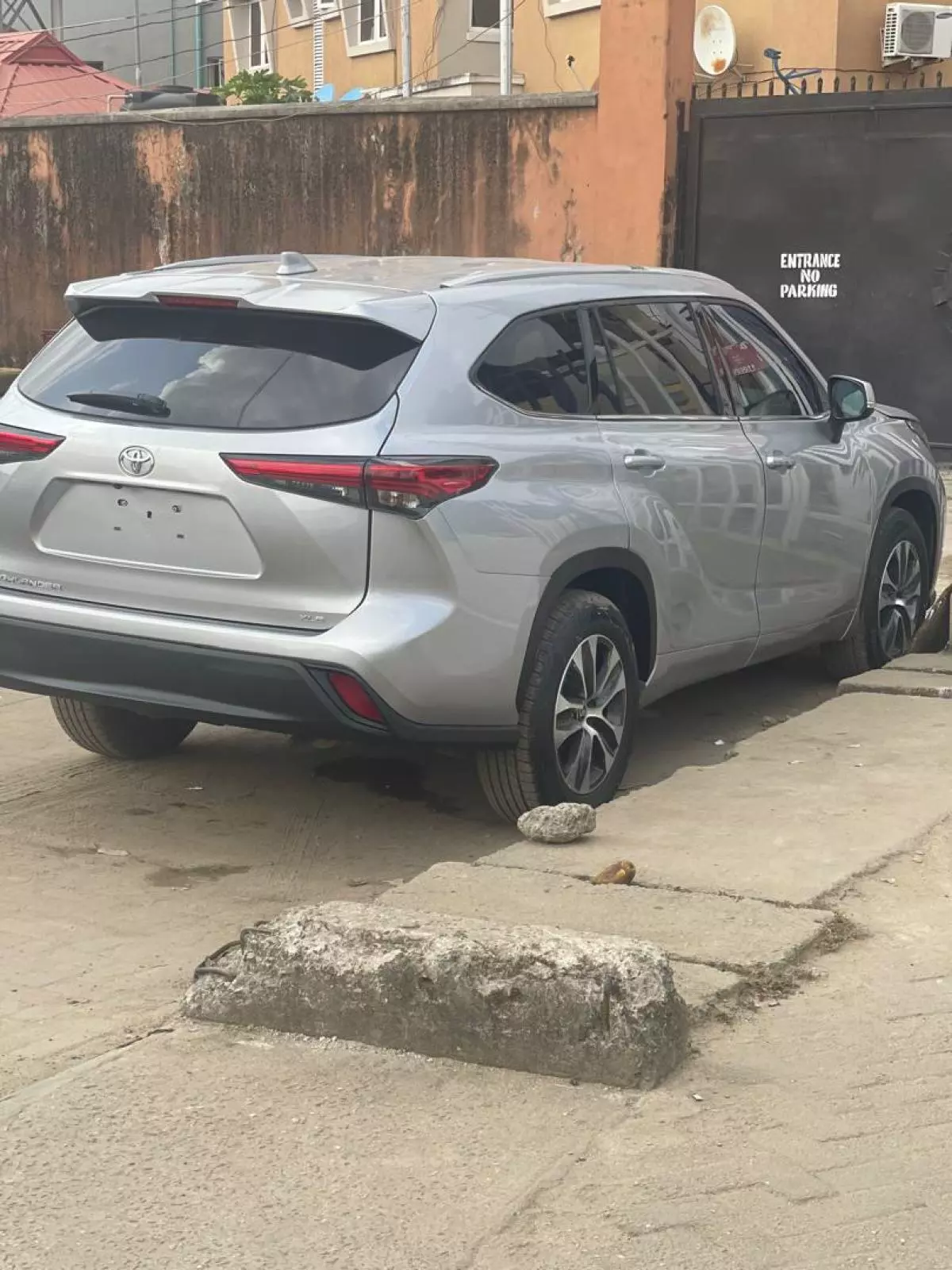 Toyota Highlander   - 2021