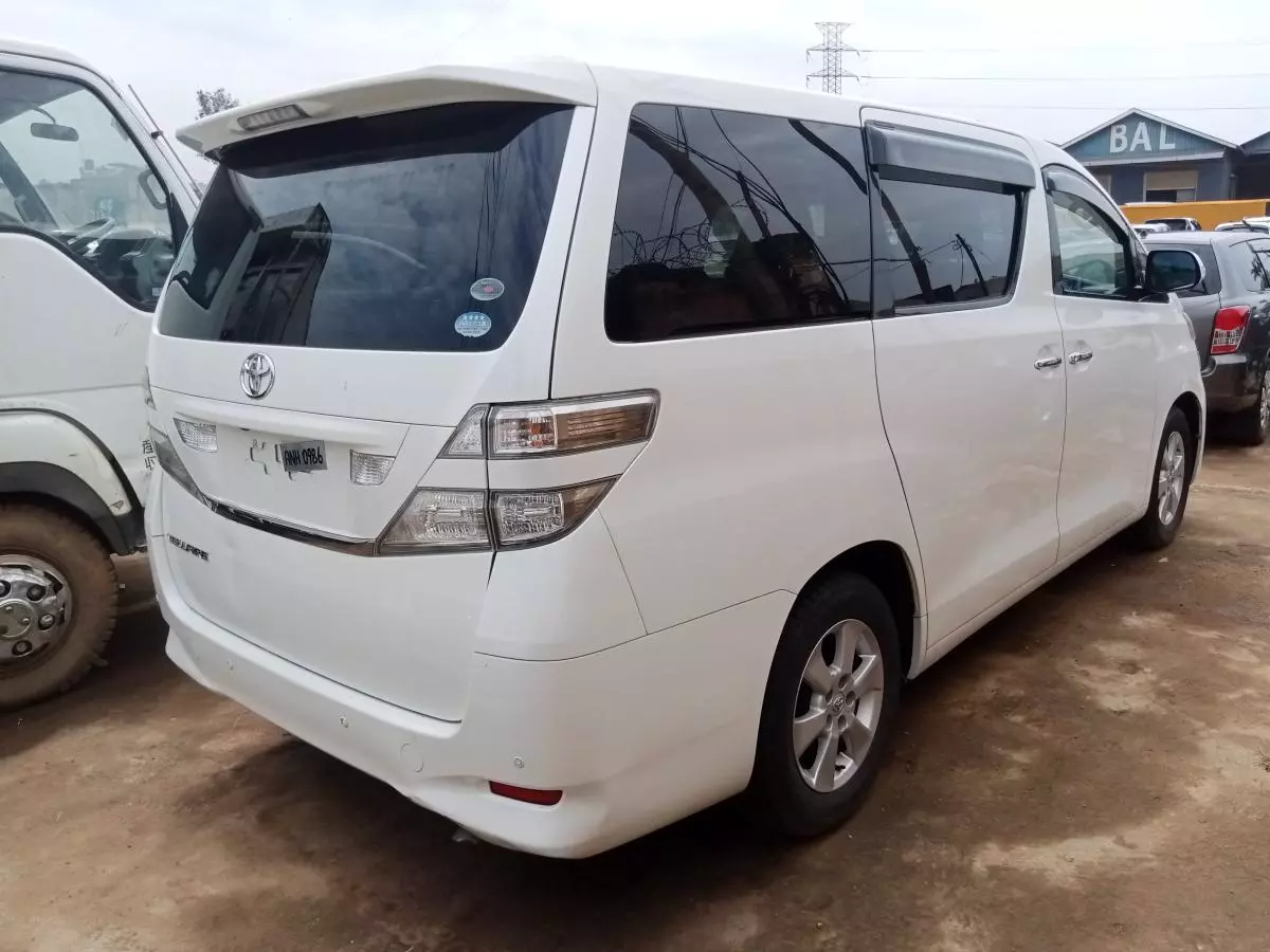 Toyota Vellfire    - 2009