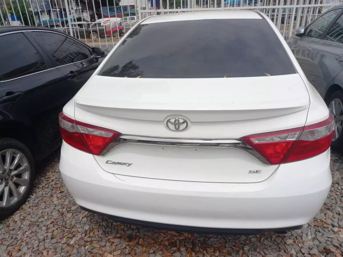 Toyota Camry   - 2016