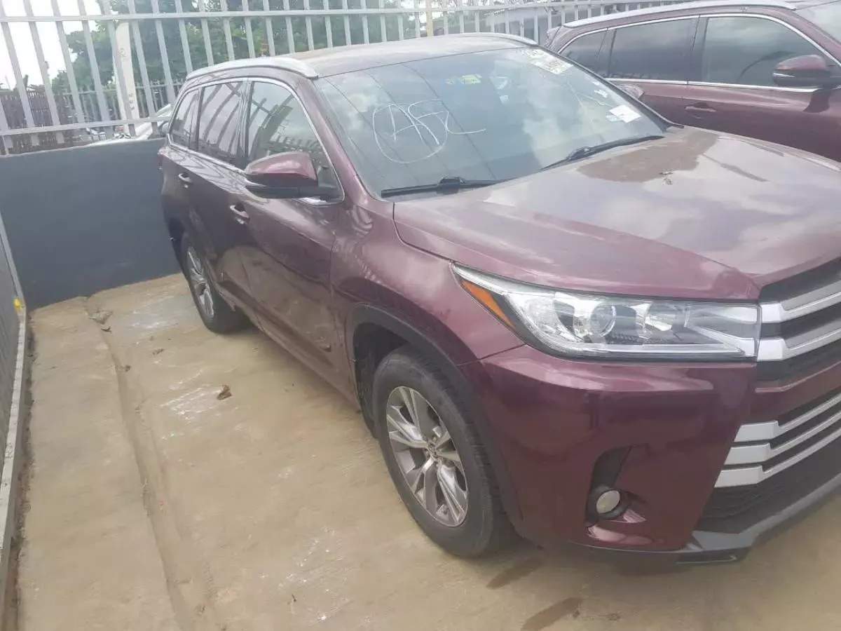 Toyota Highlander   - 2016