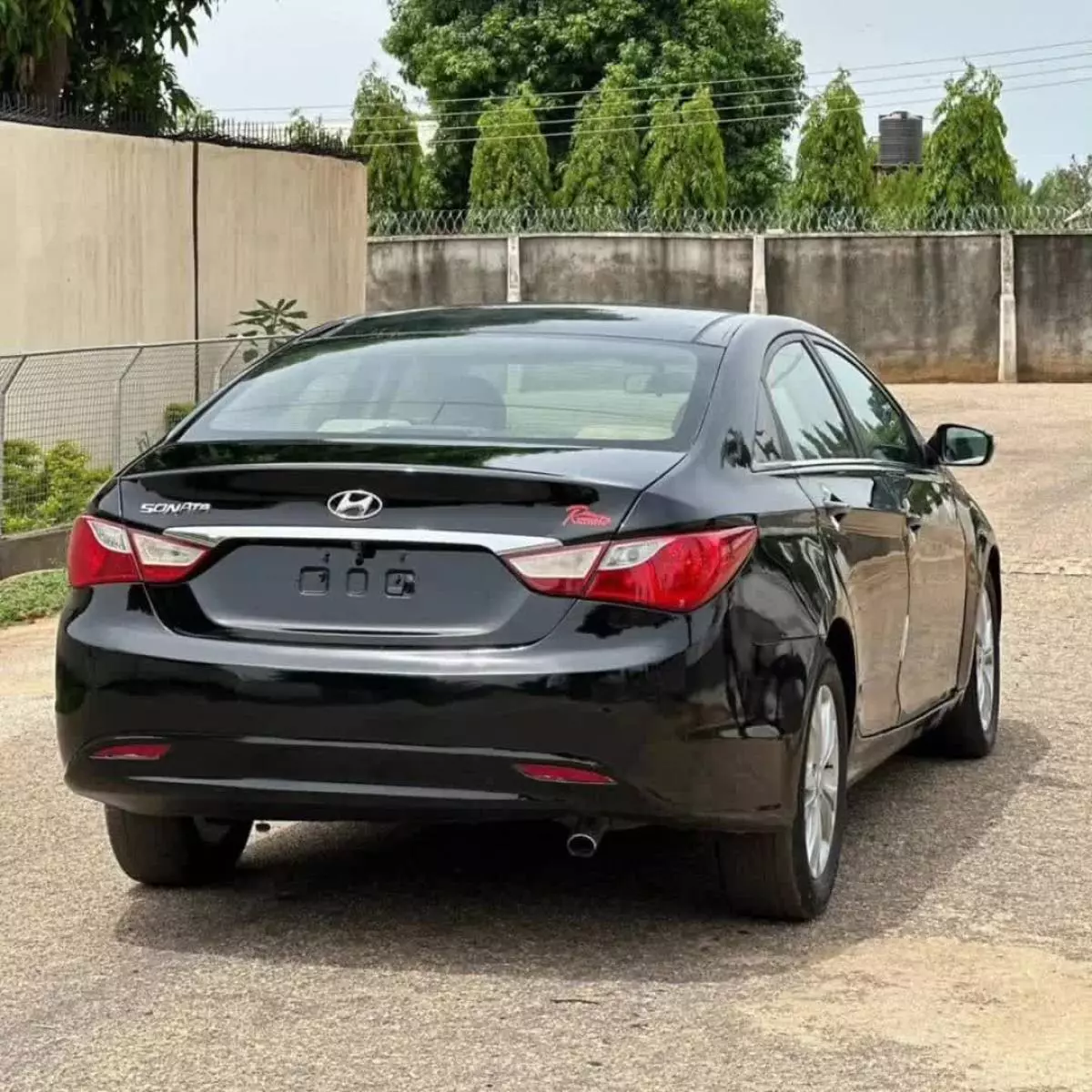 Hyundai Sonata   - 2011