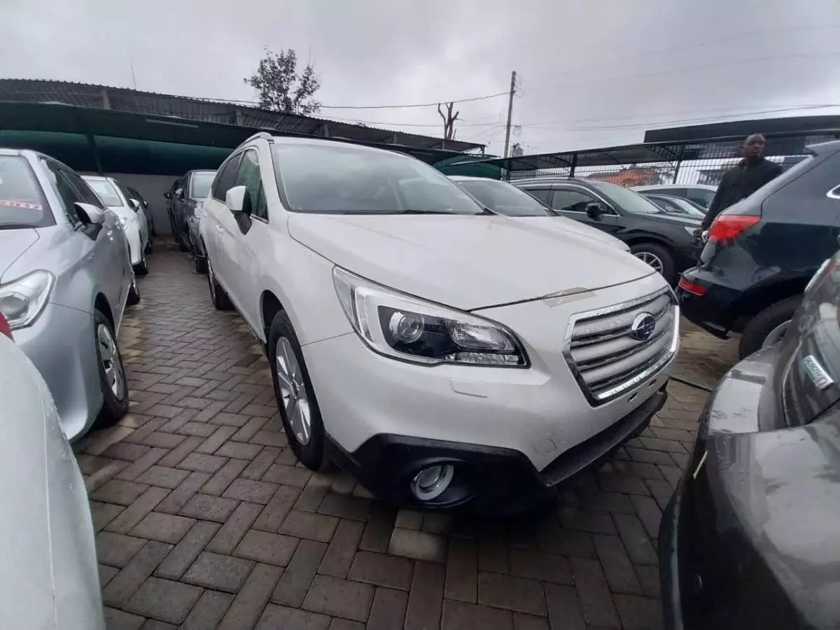 Subaru Outback   - 2017