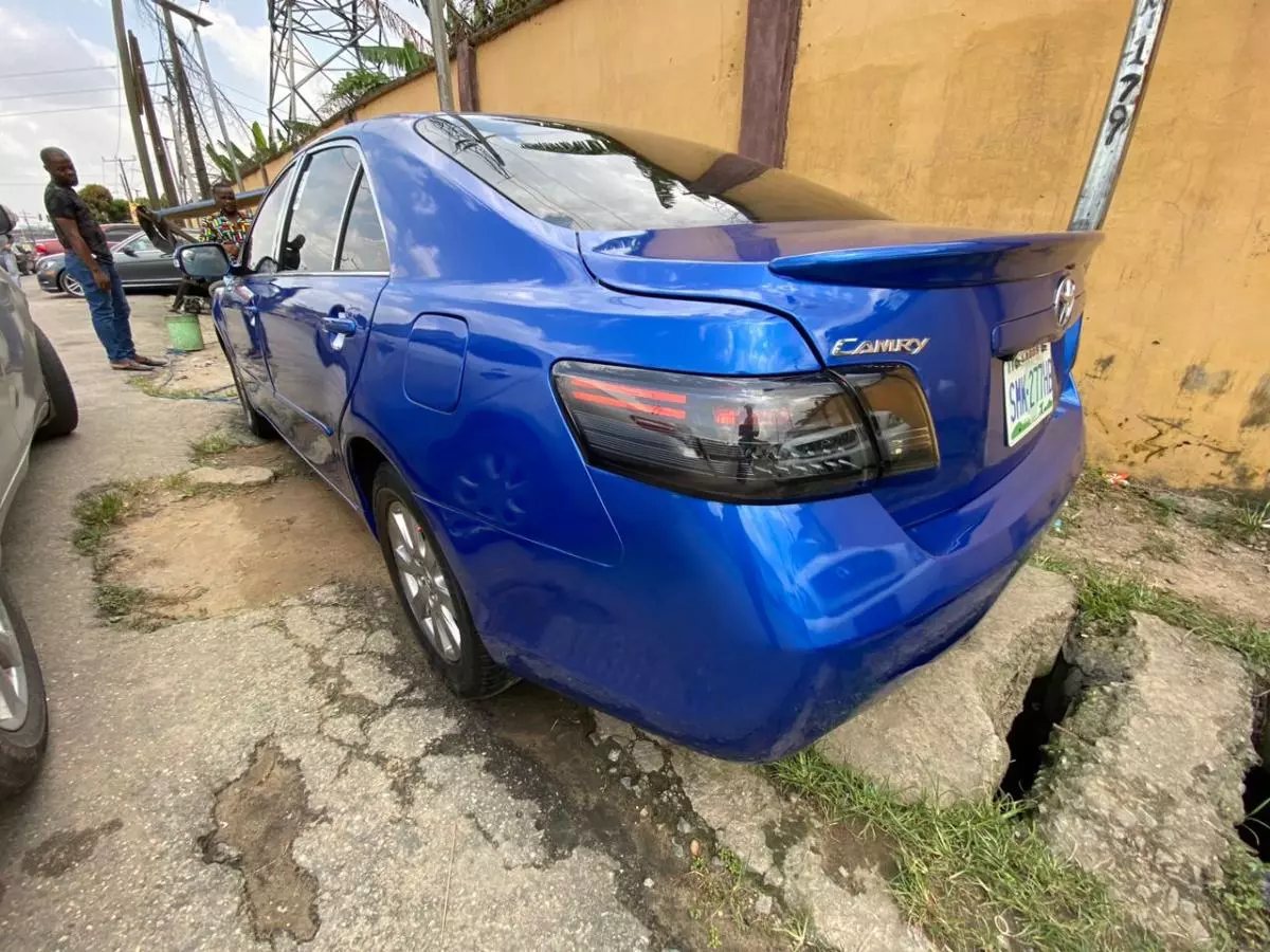 Toyota Camry   - 2009