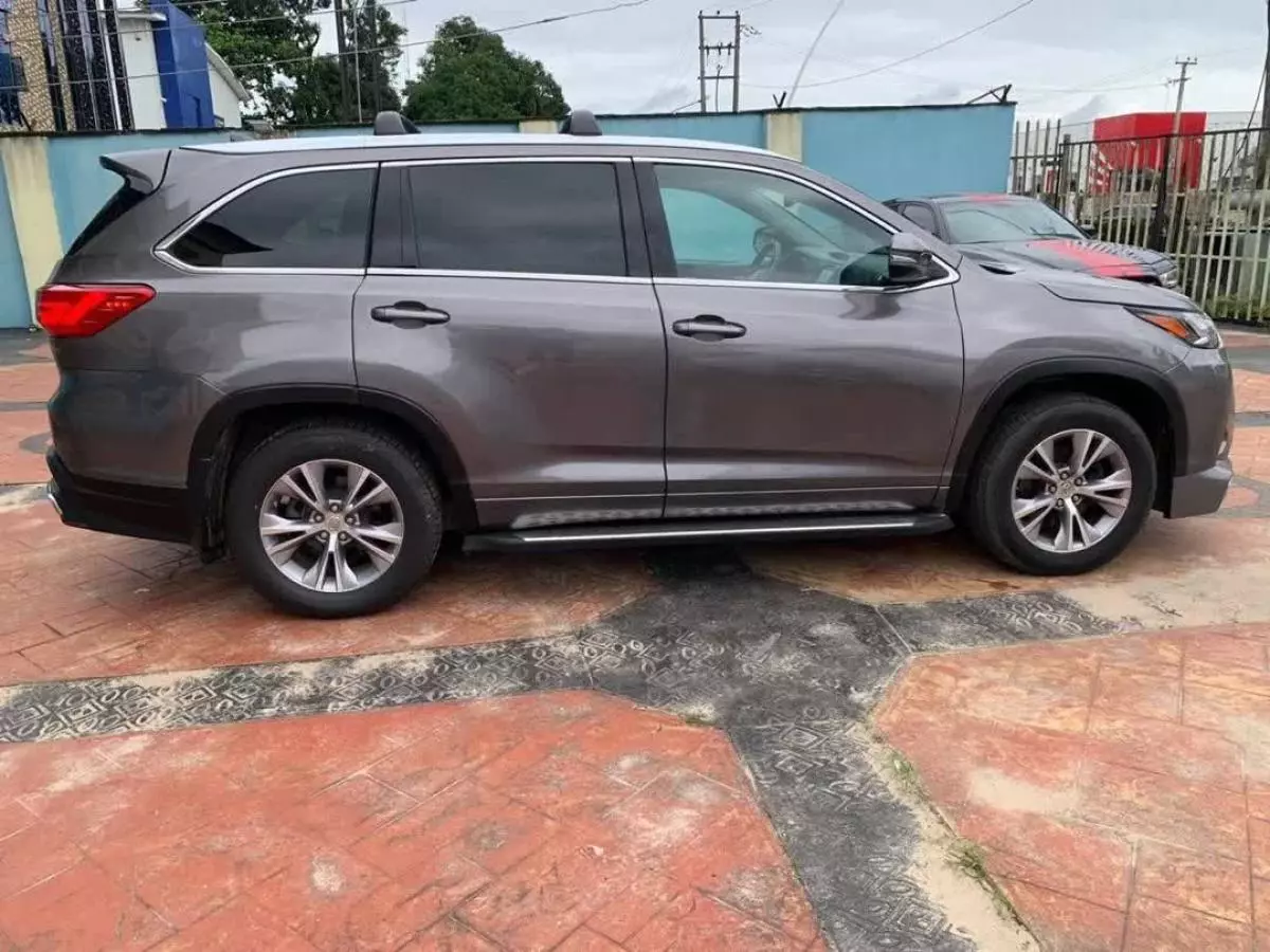 Toyota Highlander   - 2015