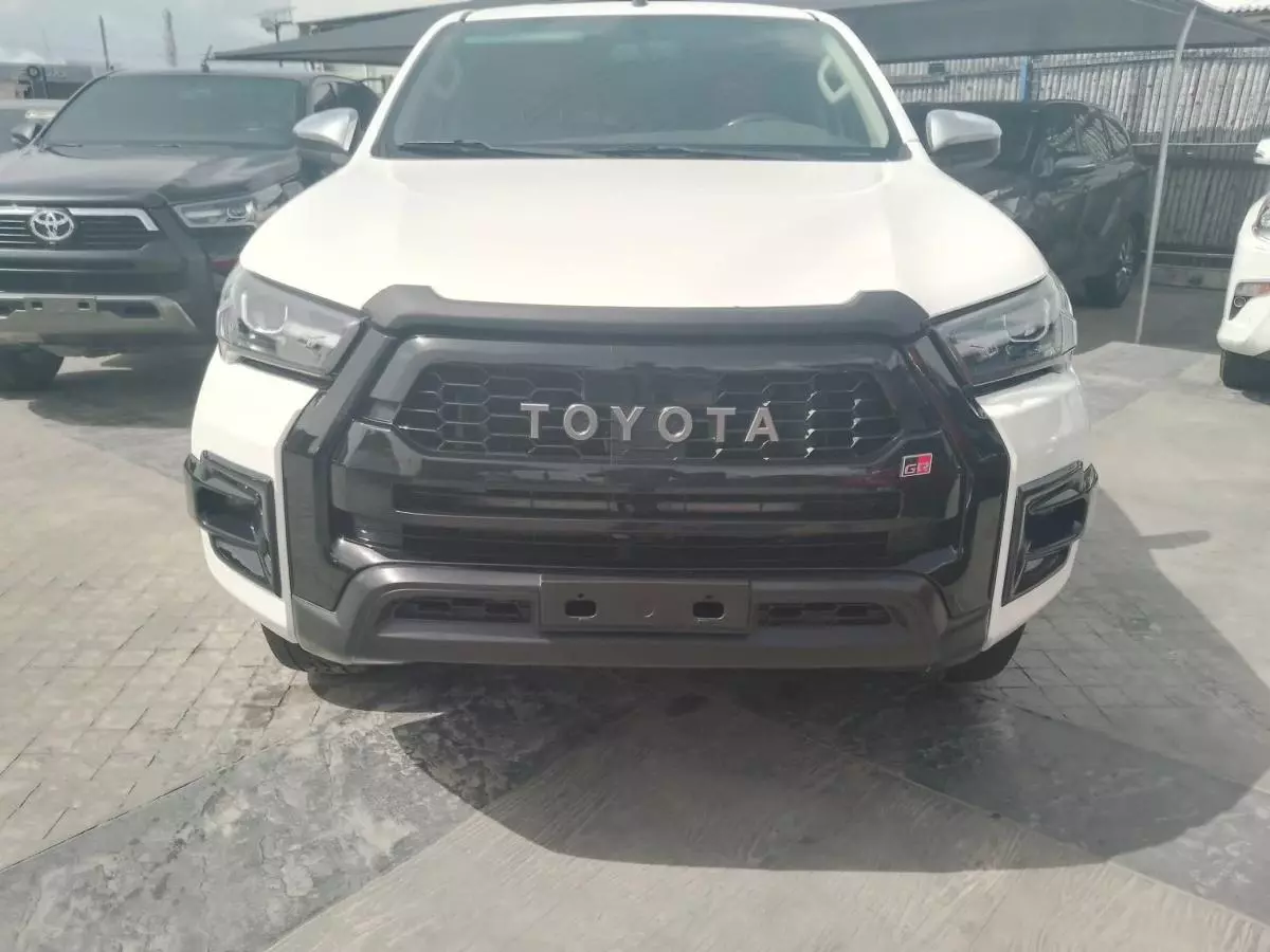 Toyota Hilux   - 2018