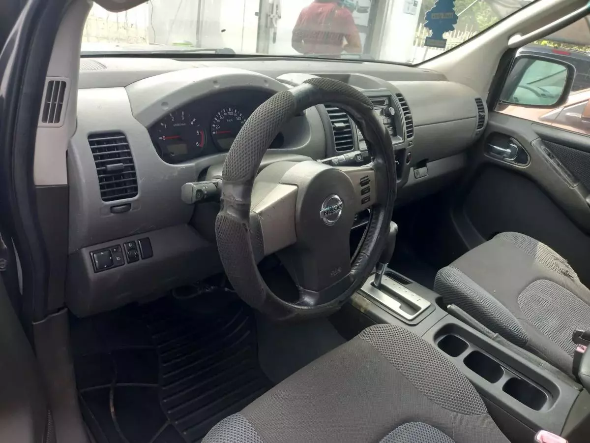 Nissan Navara   - 2011