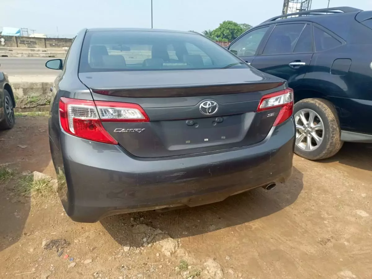 Toyota Camry   - 2014