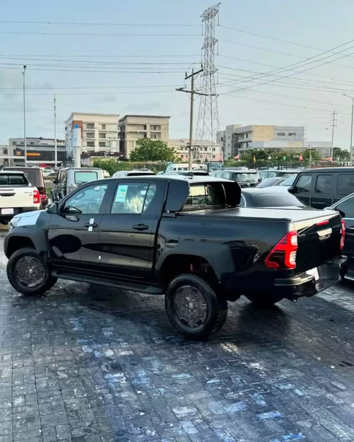 Toyota Hilux   - 2024