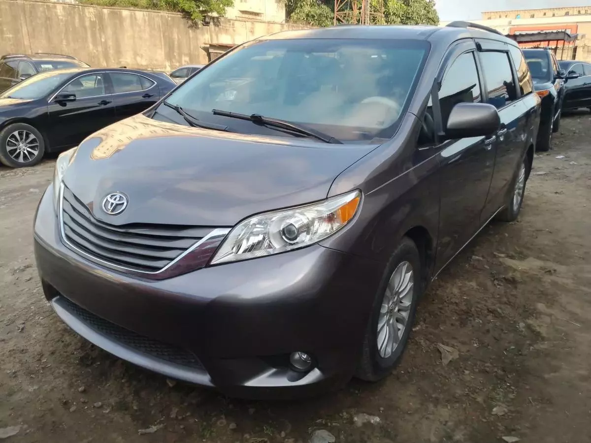 Toyota Sienna   - 2012