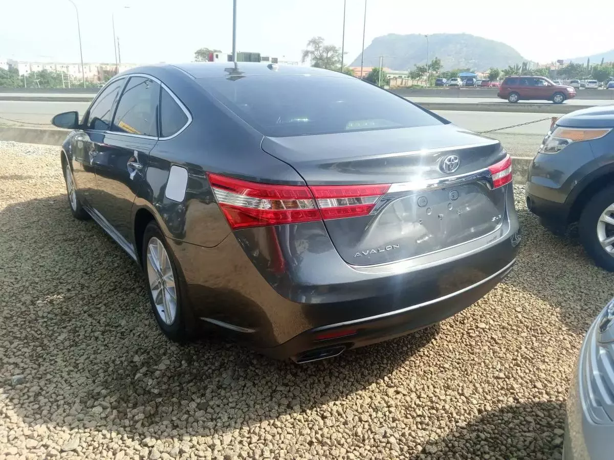 Toyota Avalon   - 2015