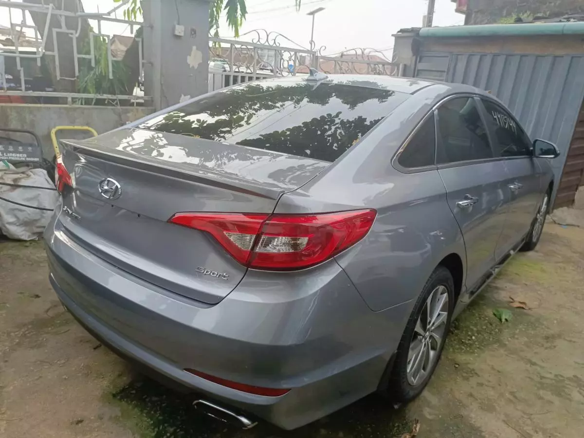 Hyundai Sonata   - 2016