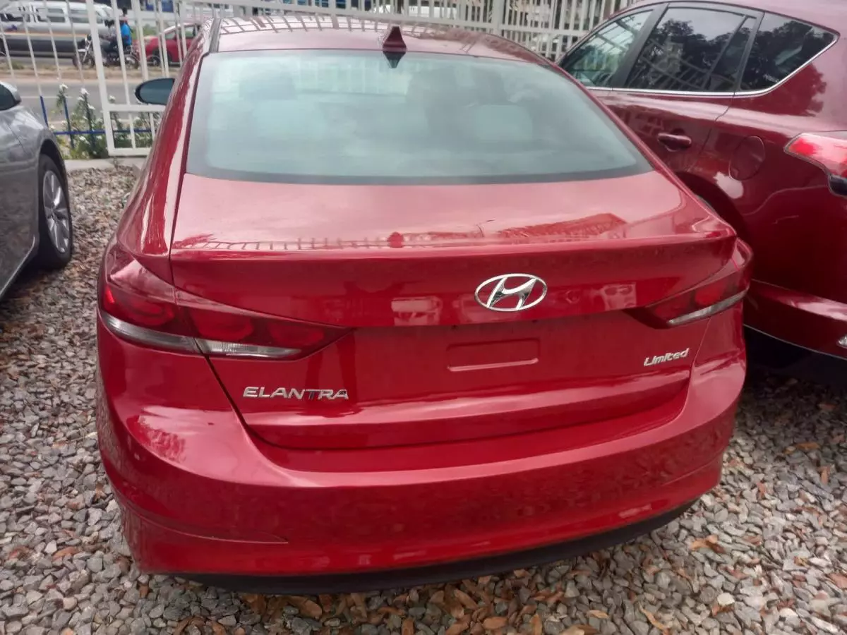 Hyundai Elantra   - 2018