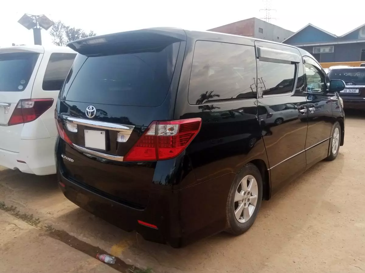 Toyota Alphard   - 2010