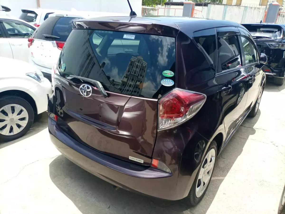Toyota Ractis - 2015