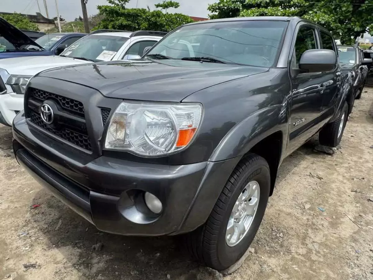 Toyota Tacoma   - 2011