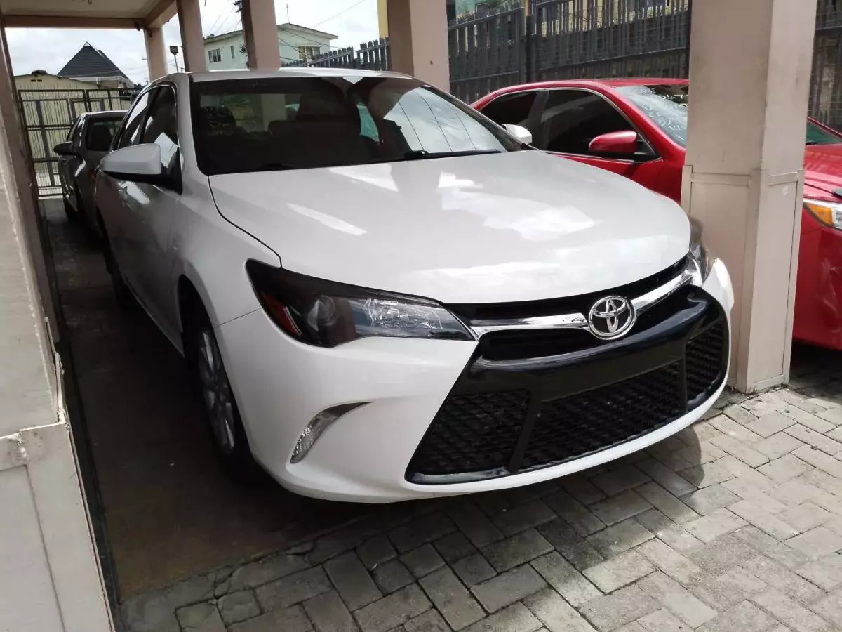 Toyota Camry   - 2016