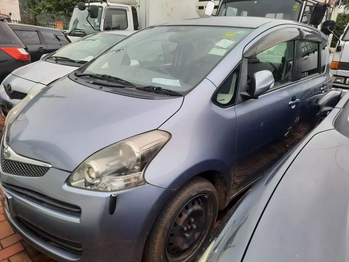 Toyota Ractis - 2009