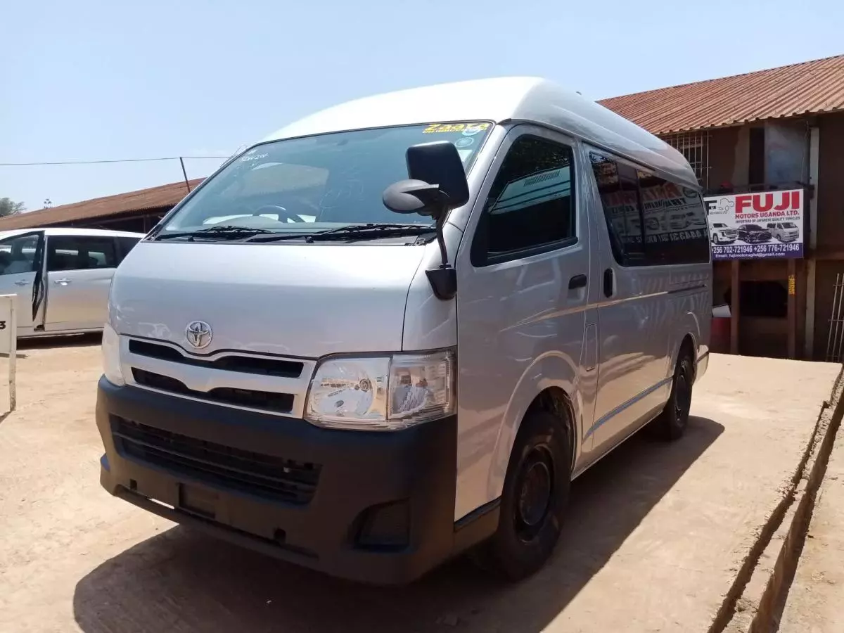 Toyota Hiace   - 2013