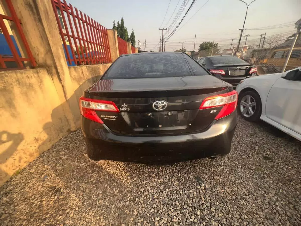 Toyota Camry   - 2014