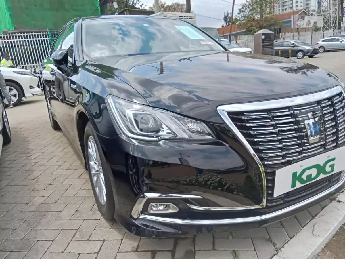 Toyota Crown Royal saloon Hybrid    - 2017