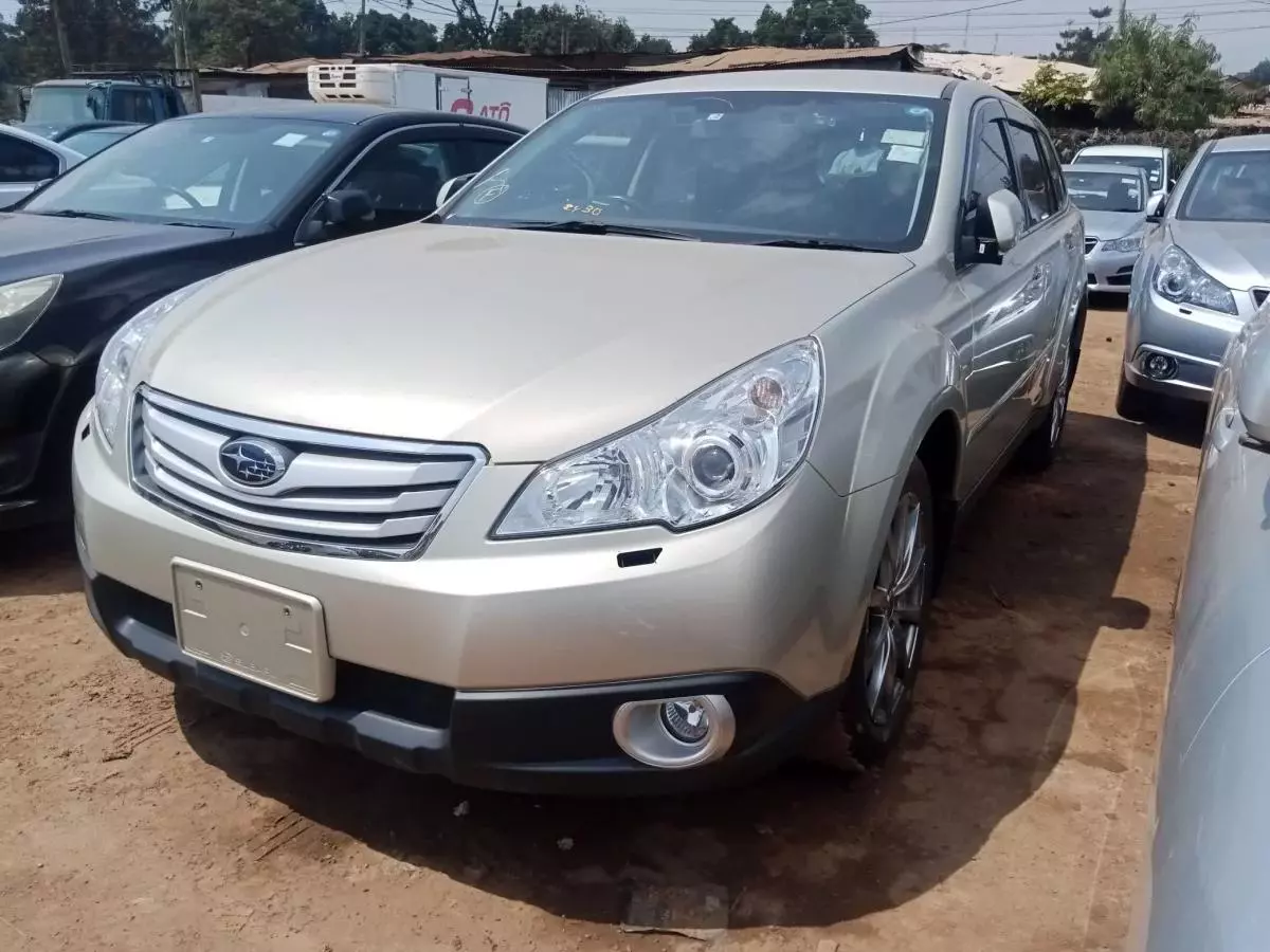 Subaru Outback   - 2011