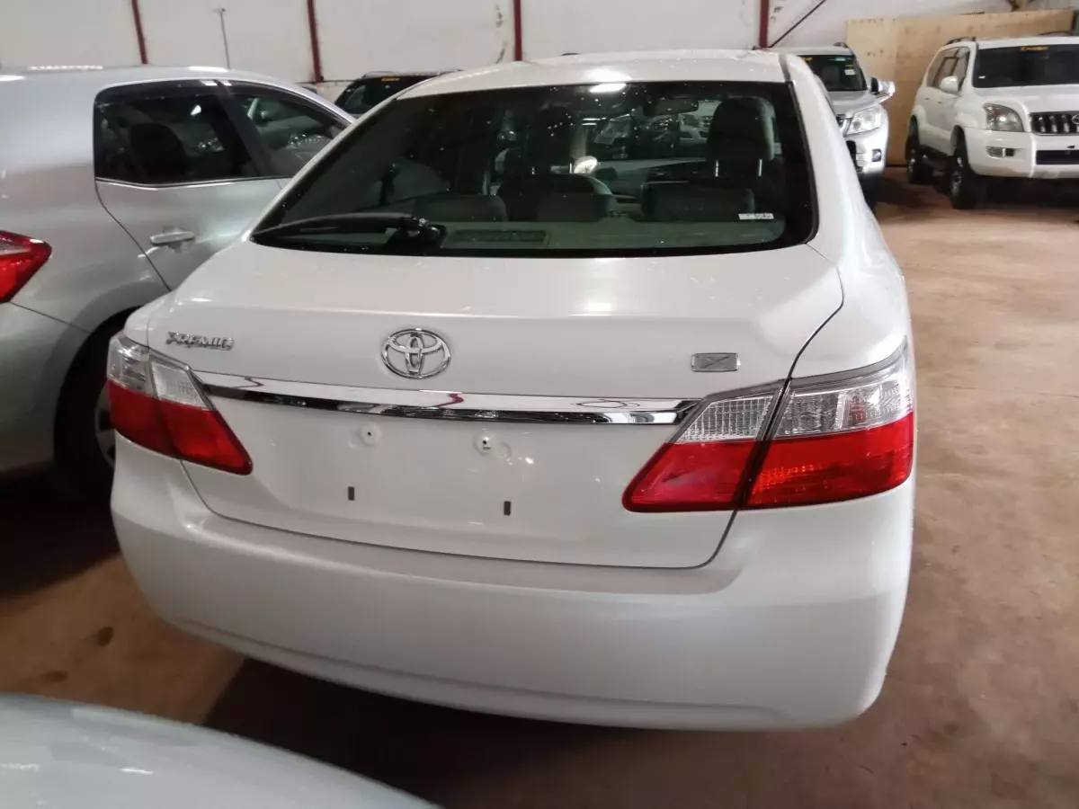 Toyota Premio    - 2009