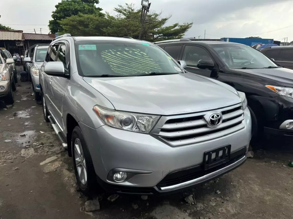 Toyota Highlander   - 2012