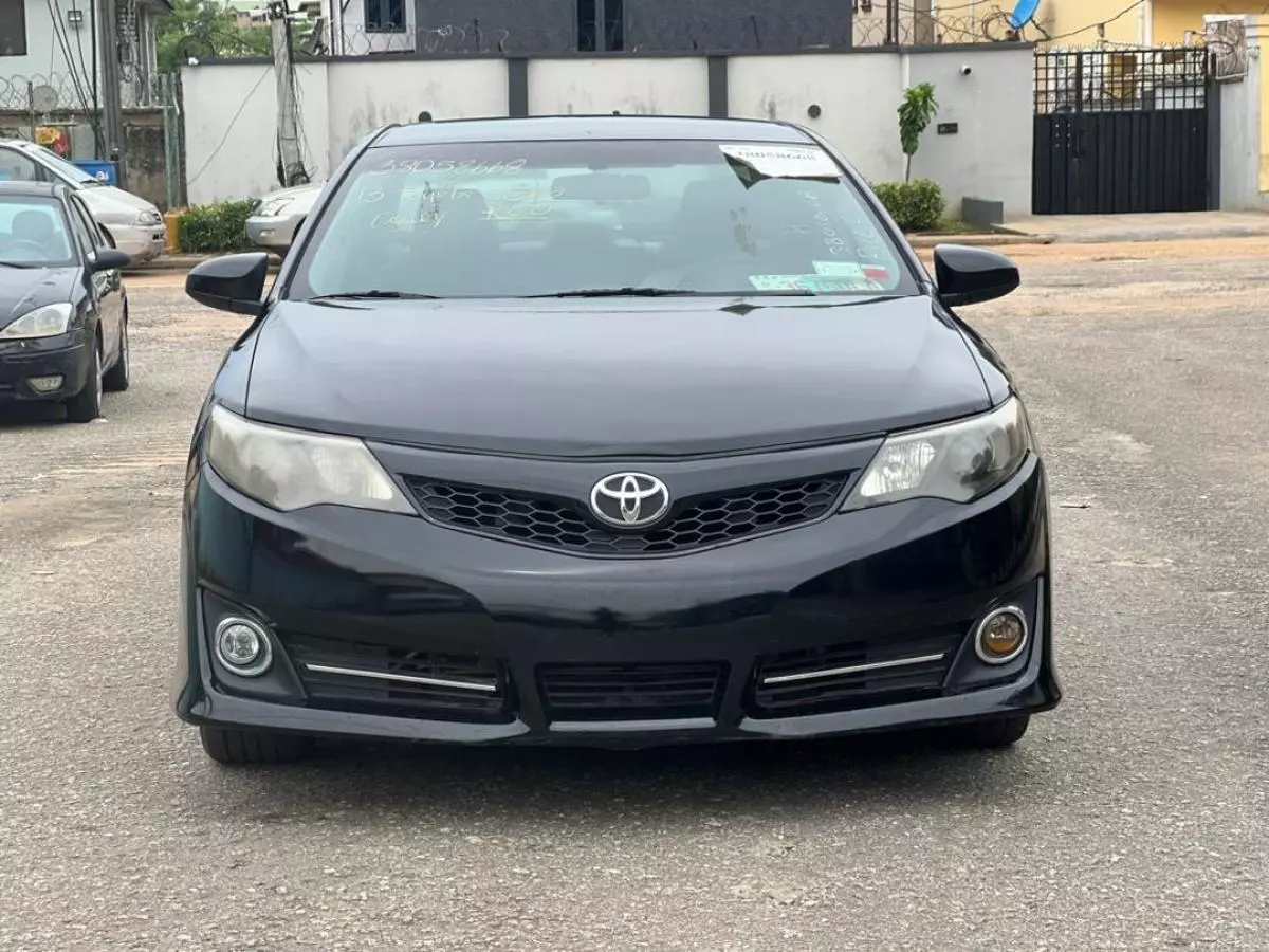 Toyota Camry   - 2013