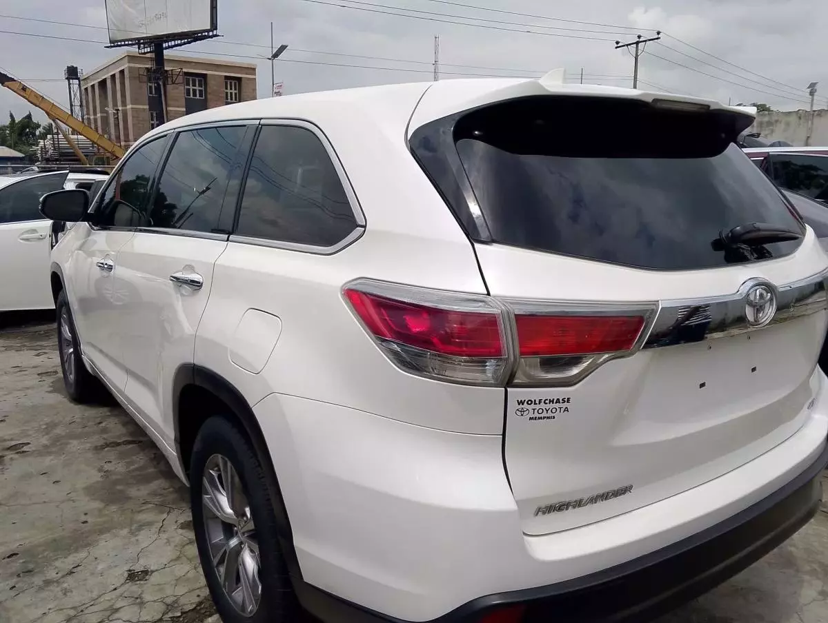 Toyota Highlander   - 2014