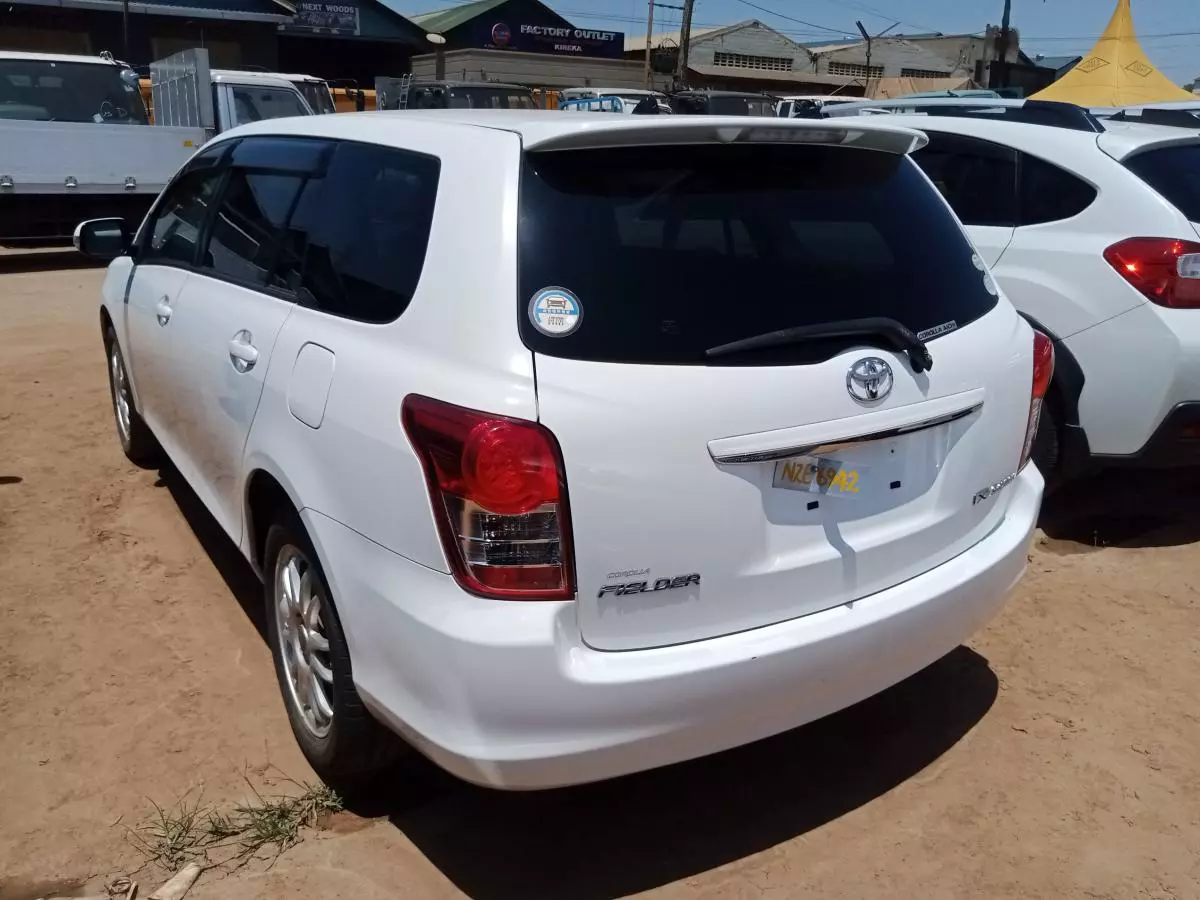 Toyota Fielder    - 2009