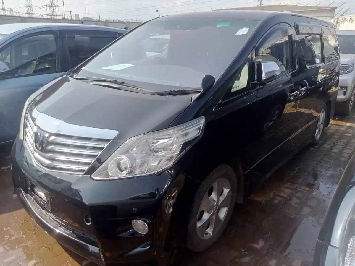 Toyota Alphard   - 2011