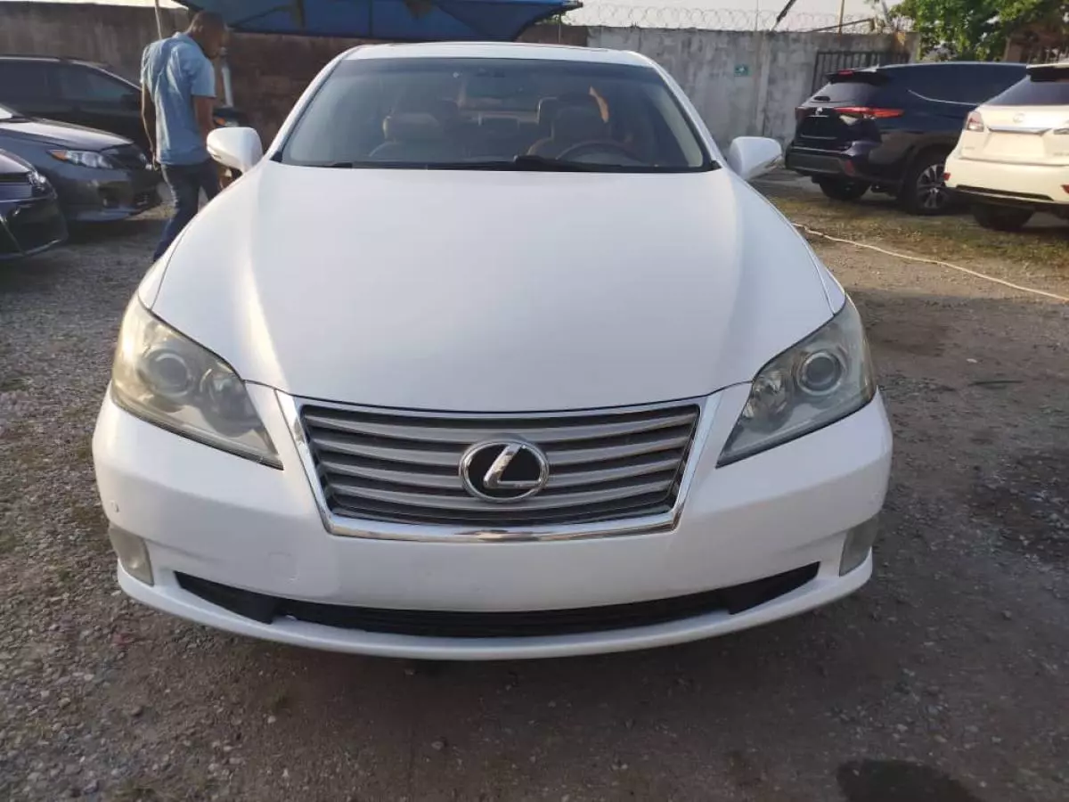 Lexus ES 350   - 2011