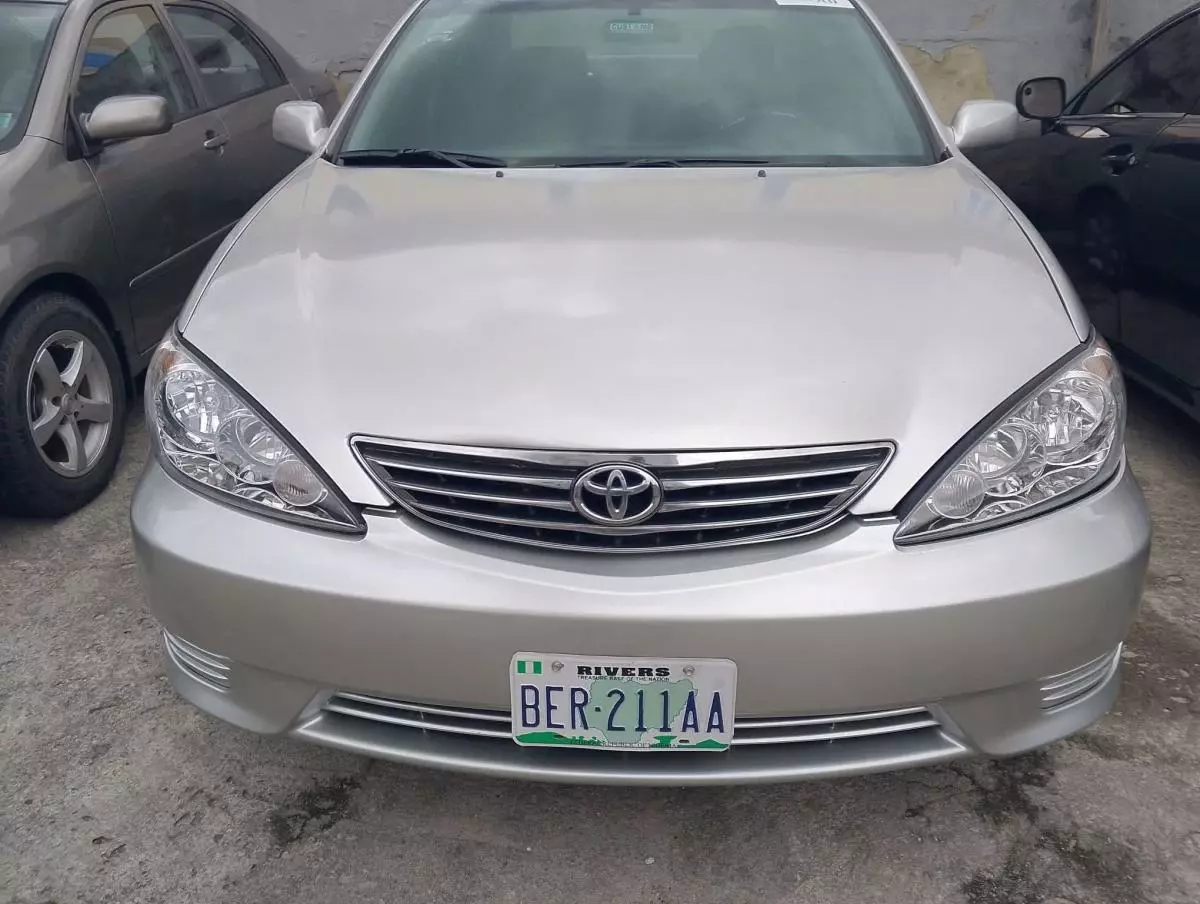 Toyota Camry   - 2005